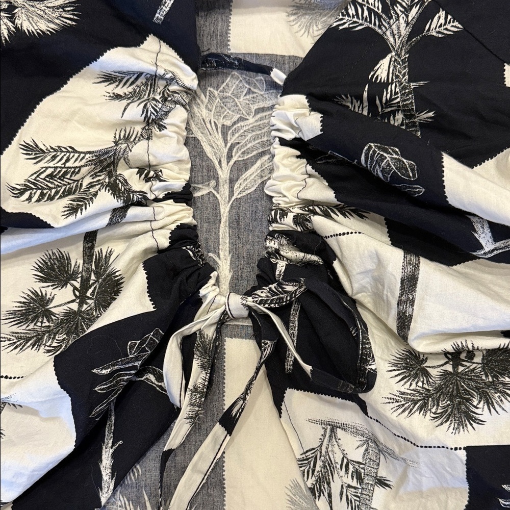 Women’s Floral Black and White Blouse with Puff Sleeves and tie front S - Picture 4 of 6
